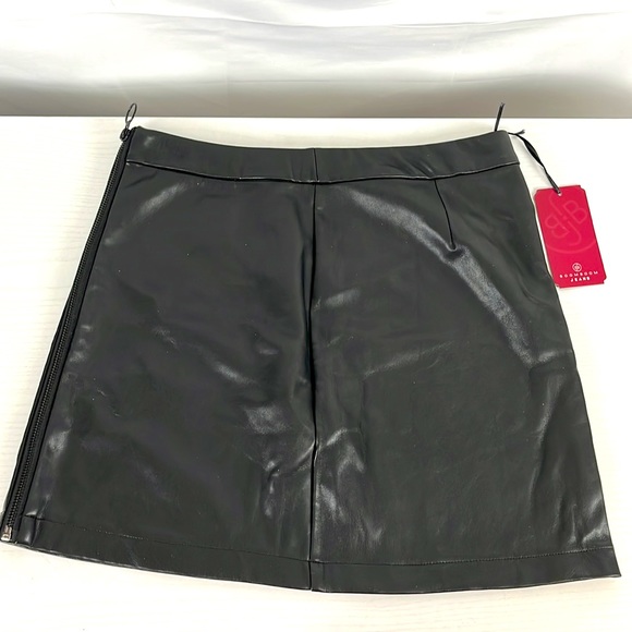 BoomBoom Jeans Black Red Rose Leather Skirt Size Medium - Picture 7 of 10